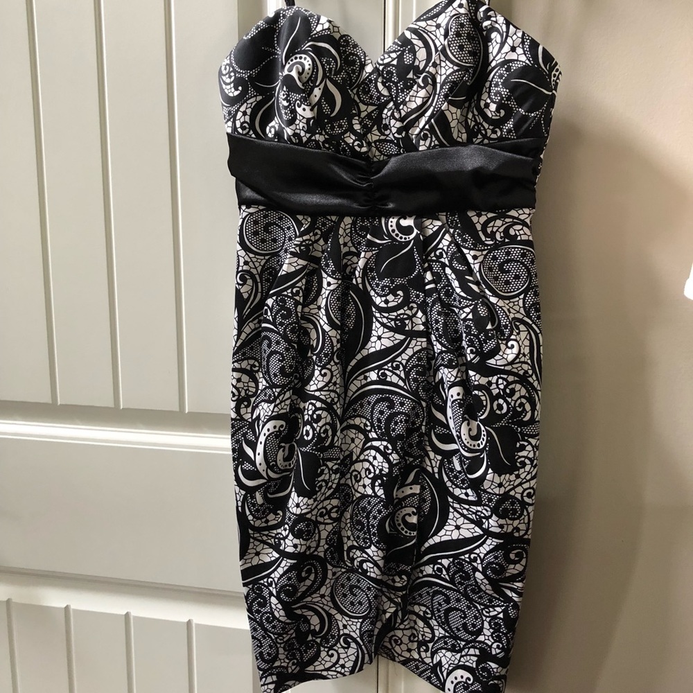 Women’s formal/semi-formal dress
